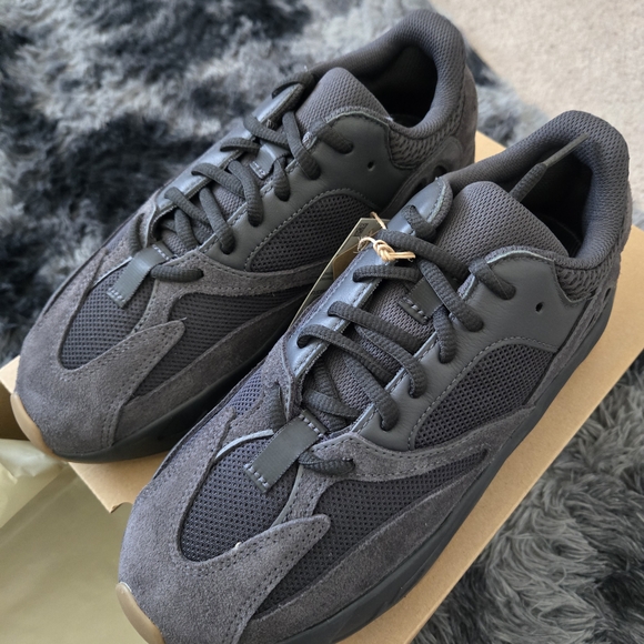 Yeezy Black 700 2019 Utility Black - Picture 1 of 3